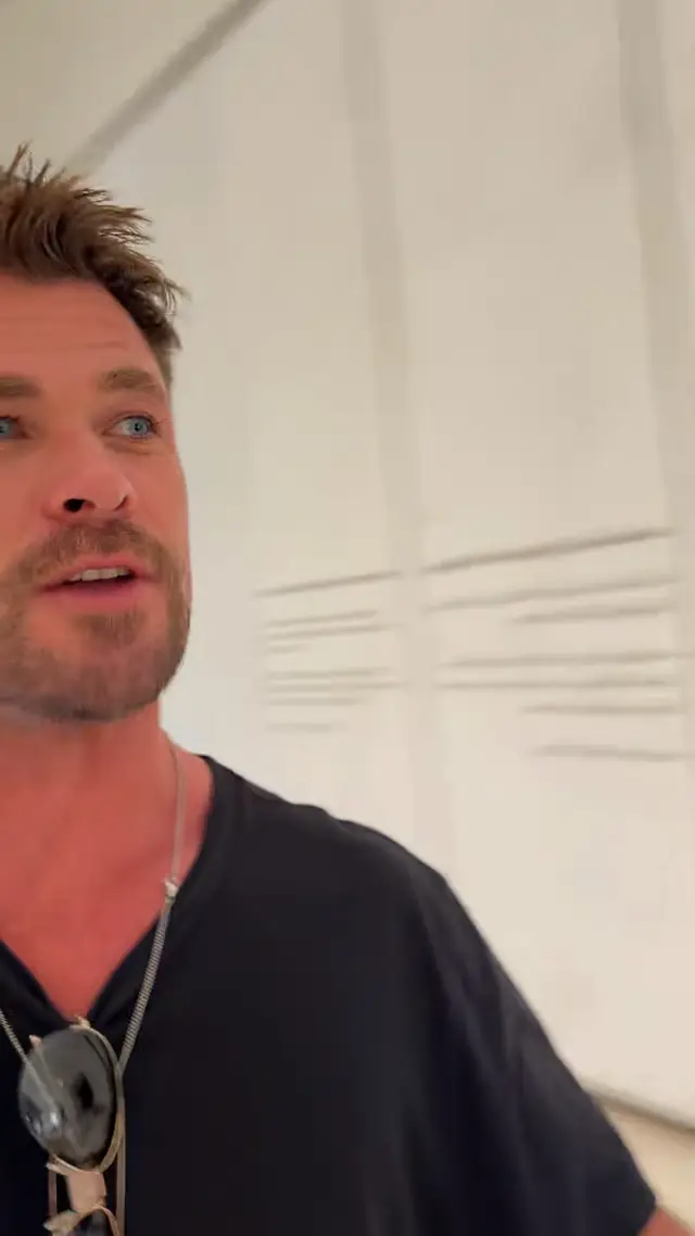 I swear this guy kinda looks like @Chris Hemsworth