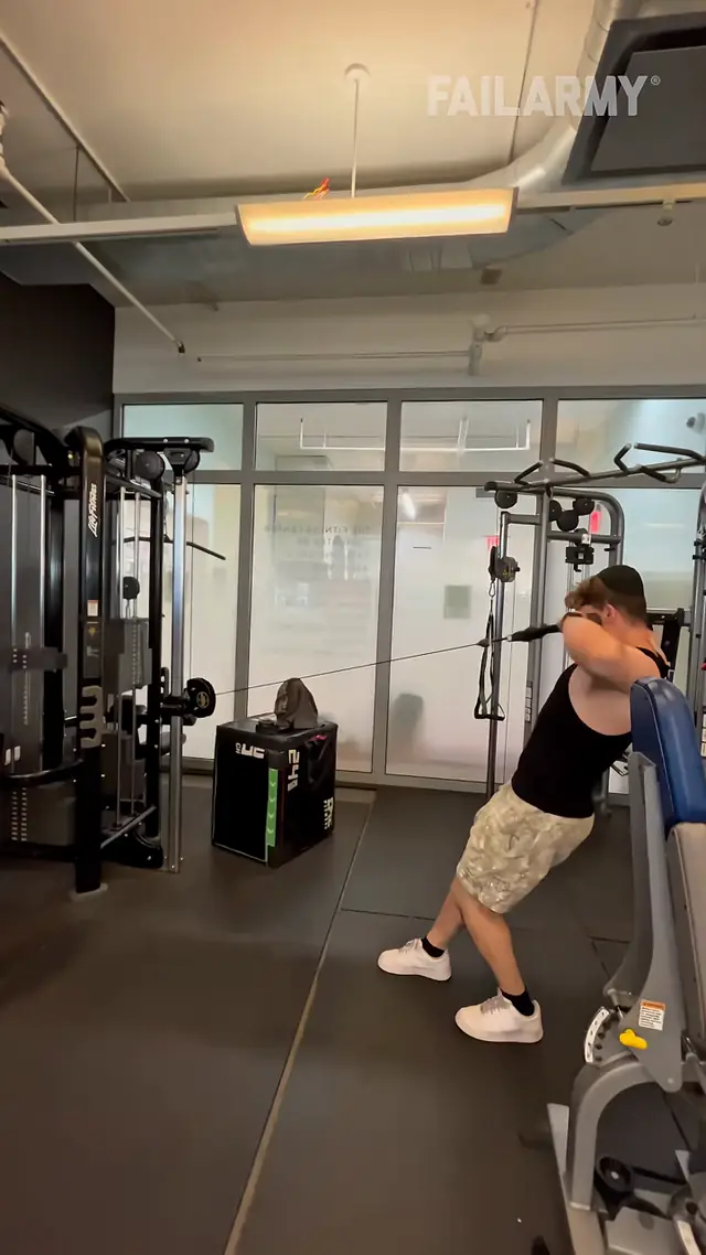 anyway you seem to know what you’re doing 😩 🤣 #gymfail #workoutfail #...