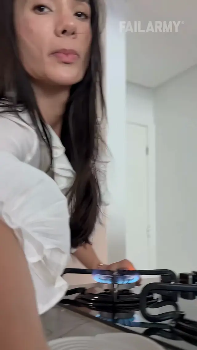 arson influencer 😩 🤣 #foodfails #cookingfail #humor #fire #fail