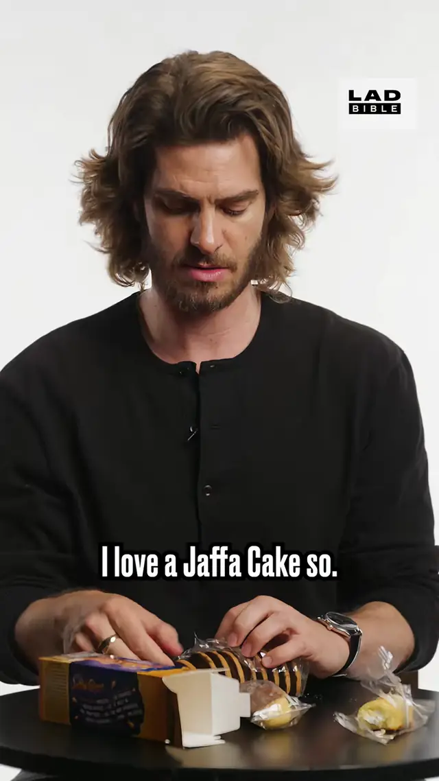 Andrew Garfield tries a Twinkie for the first time 🇺🇸 #snackwars #lad...