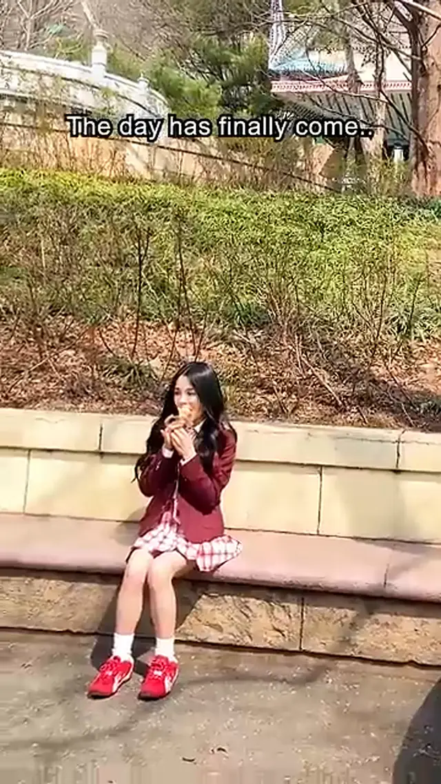 I wonder about her reaction💍🍦 #shorts #funny