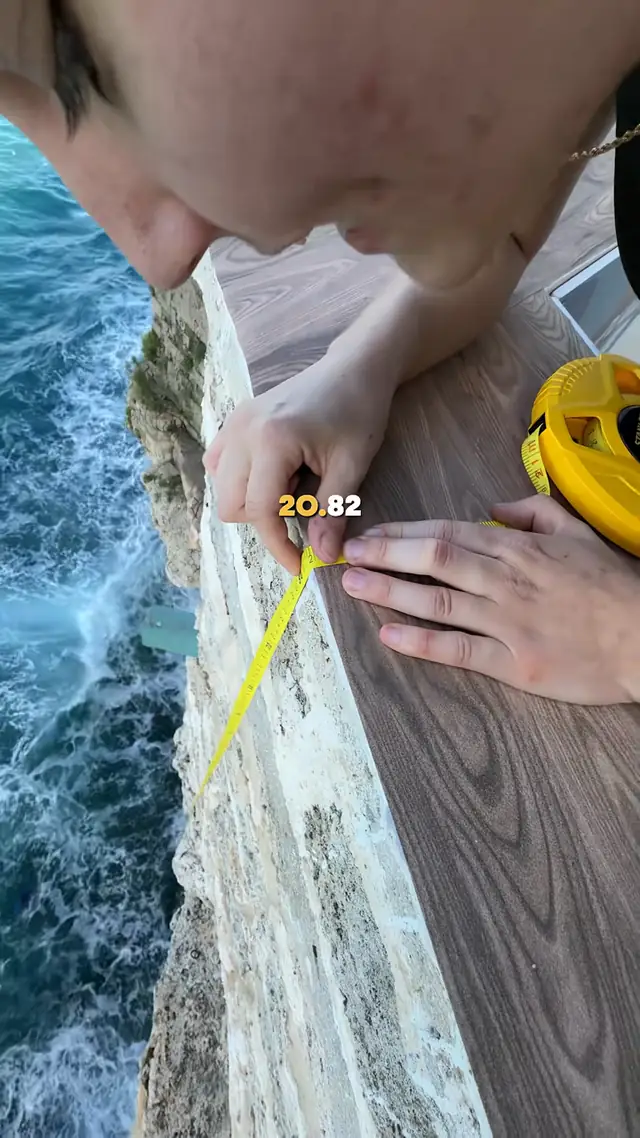 something tells us we might need longer tape 😅 🤝: Simone Leathead 📍: ...