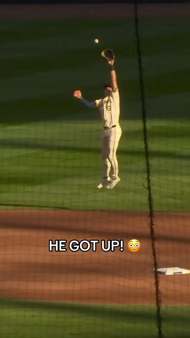 Cooper Pratt makes a ridiculous grab 😮‍💨 #mlb #baseball #brewers #Pos...