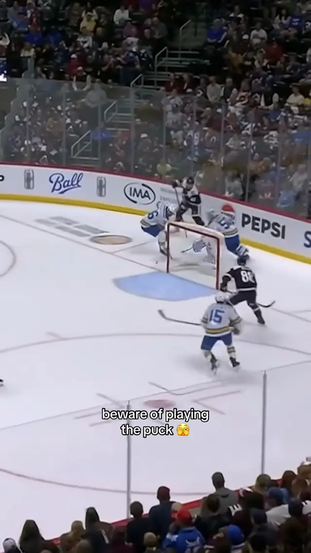 oh no 🫪 #NHL #blooper #JordanBinnington #hockey #StLouisBlues 
