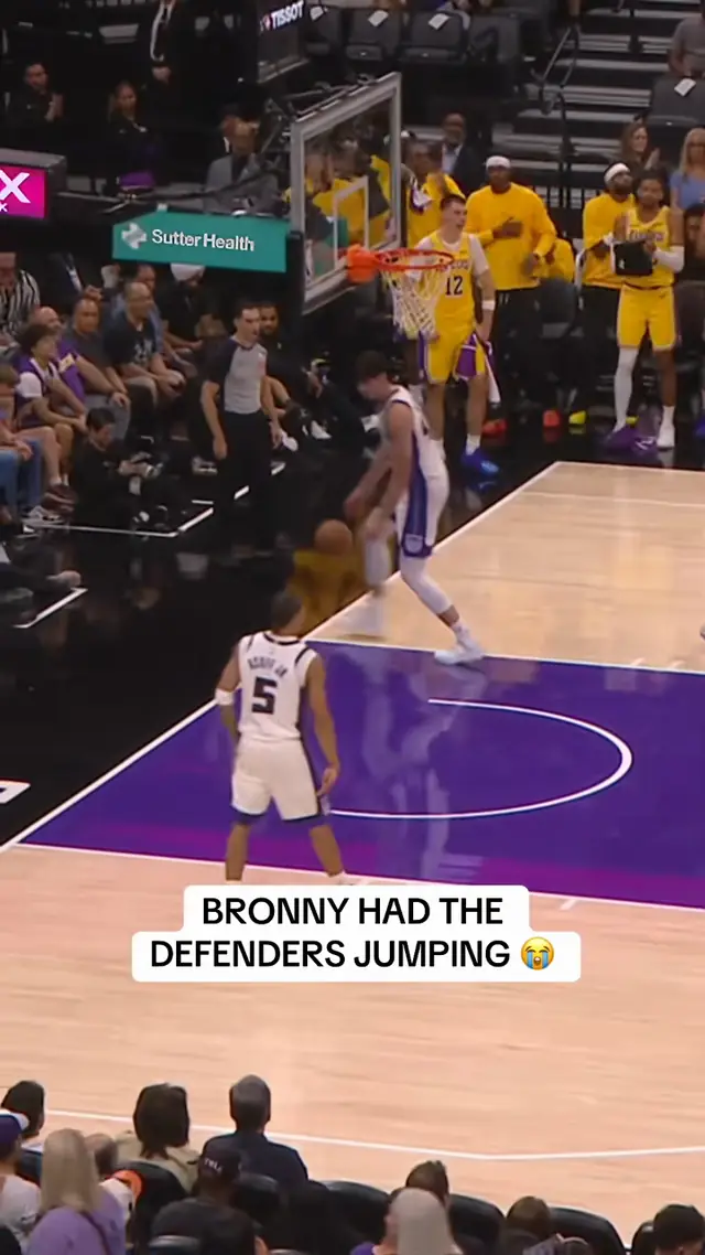 #Bronny draws two defenders before dropping a bounce pass to Thiero f...