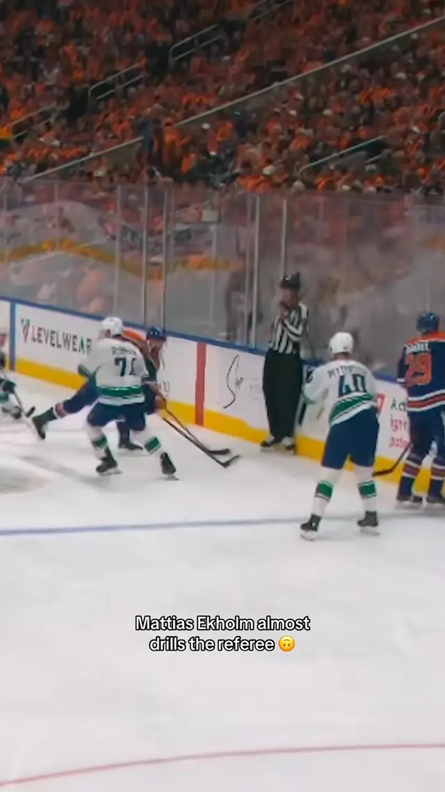at least he apologized 🤣 #NHL #hockey #sports #blooper 