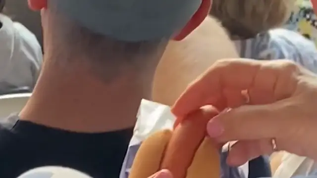 Australian Open fan causes social media stir with hot dog act