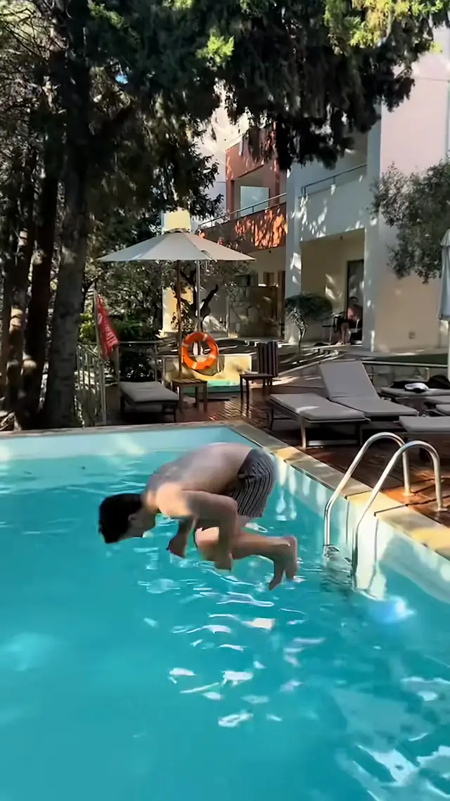 I didn’t land well on my first jump… but at least I got to be here 🏊🏾...