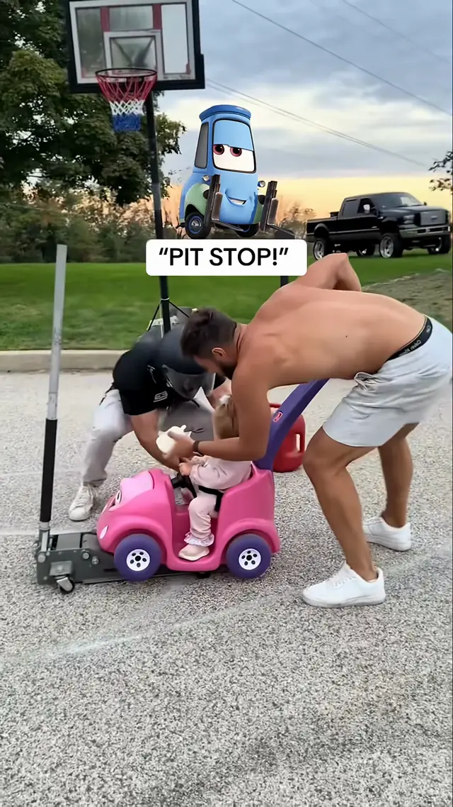 Quick #pitstop 😂 (via @Ed_610) #cars #car #funny 