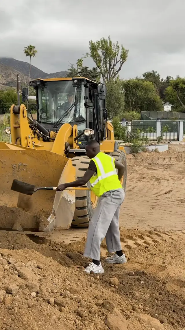 Is gonna be a long day 🚧👷🏿‍♂️#comedy #comedy #learnfromkhaby 
