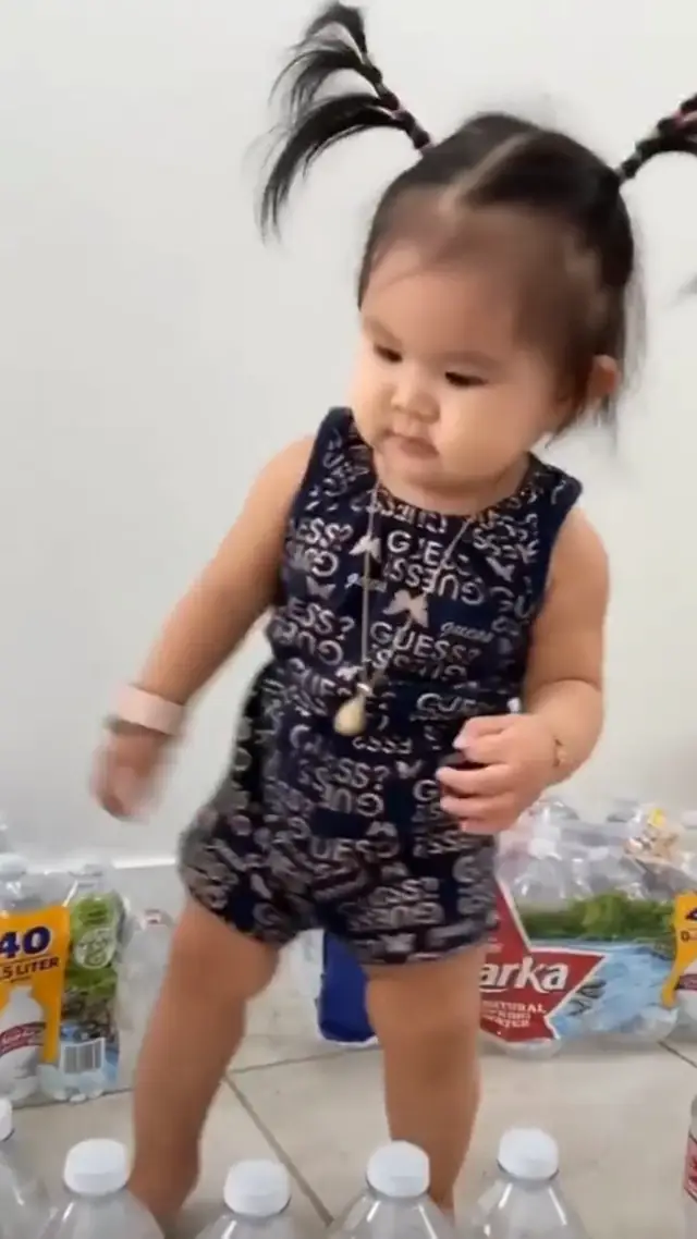 Little Girl Adorably Dances To Some Techno Beats
