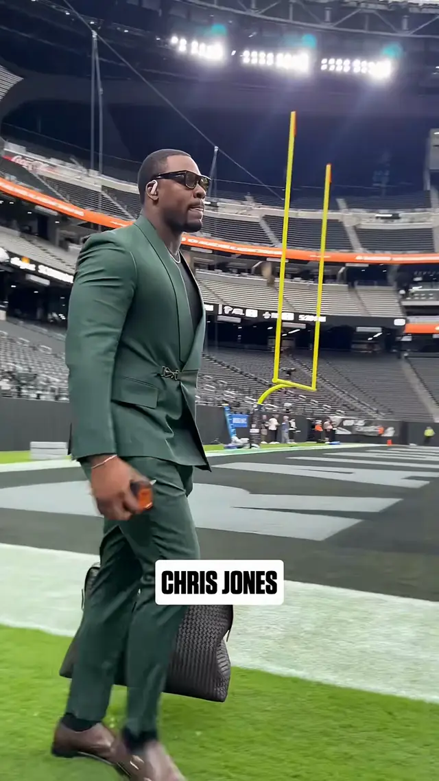 dripped from head to toe ✨ #nfl @snickers 