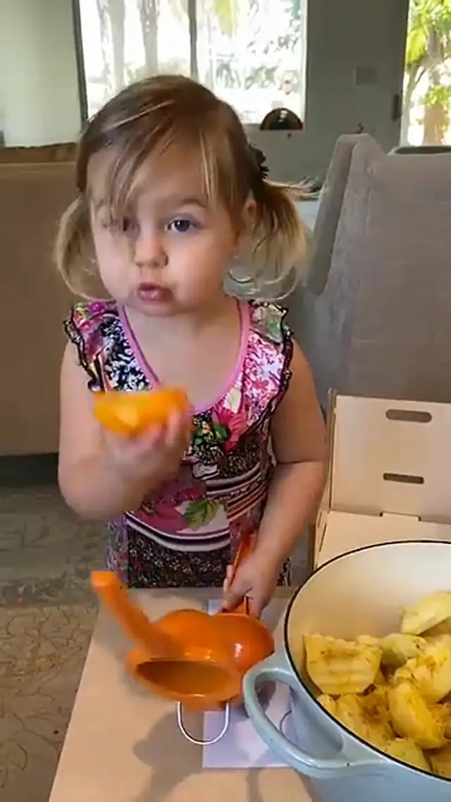 Rose Makes Applesauce #shorts